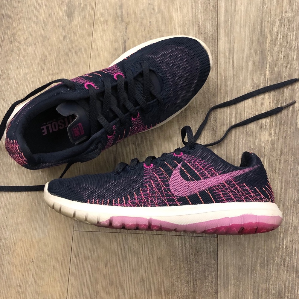 Womens Nike Flex Fury athletic shoes Size 6.5